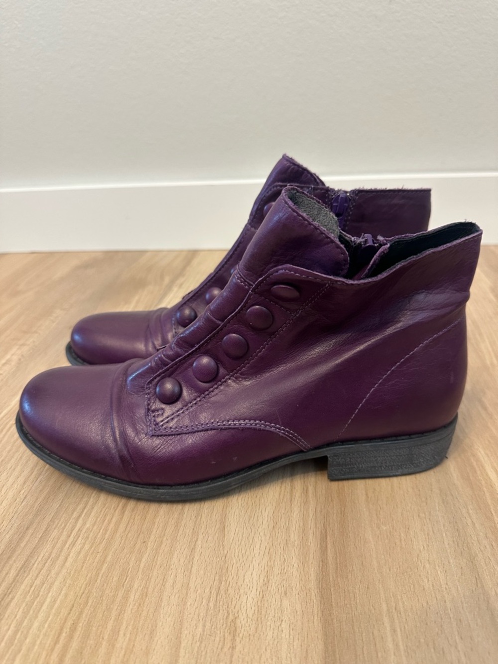 Miz Mooz Louise Women’s Eggplant Purple Button-Accent Leather Ankle Boots - Picture 4 of 9